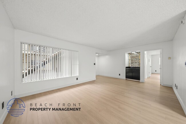 Building Photo - 925 N. Inglewood Ave.