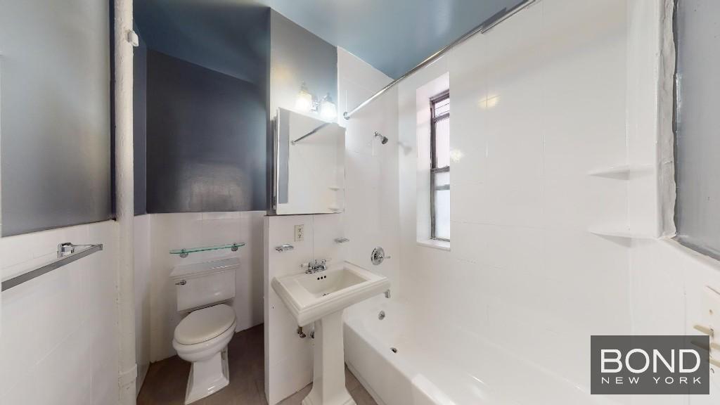 Foto del edificio - 219 E 23rd St