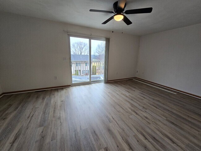 Foto del edificio - Large 2 Bedroom Townhouse - Burrell School District - Next to Hill Crest Country Club