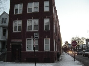 Foto principal - 3359 W Berteau Ave