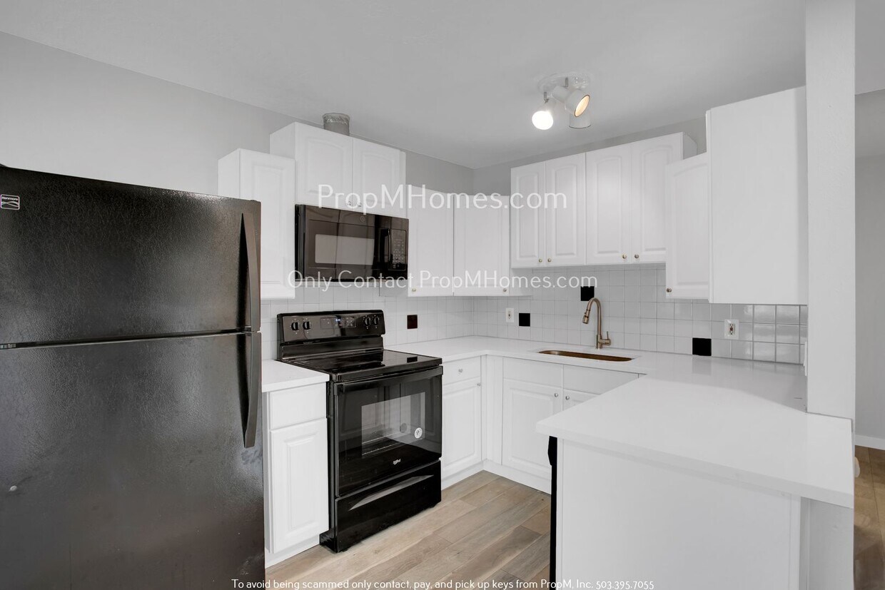 Primary Photo - Charming Two Bedroom, One Bath in Quiet Br...