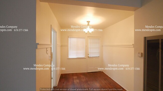 Building Photo - Cottage Style 2 bed / 1 bath Apartment Loc...