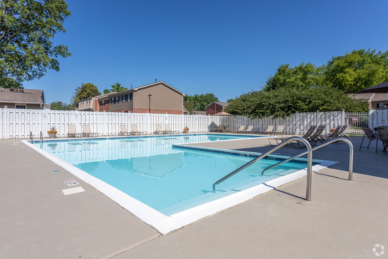 Residential con piscina - The Woods of Centerville