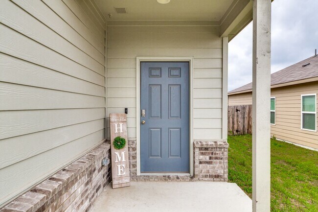 Foto del edificio - 3-BEDROOM NEWER CONSTRUCTION IN CONVERSE