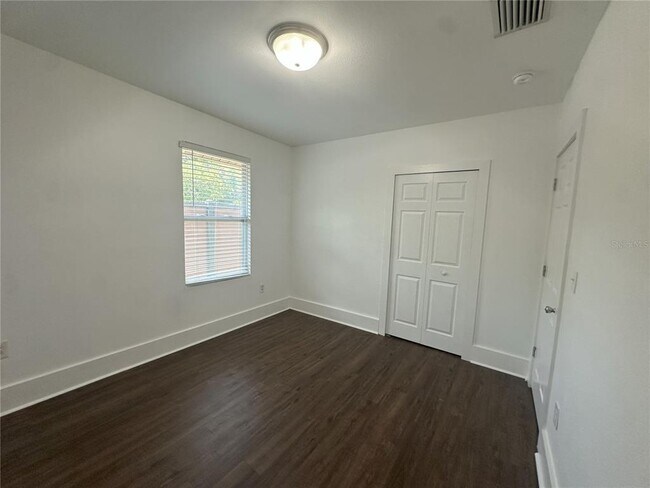 Foto del edificio - 2909 E Jefferson St