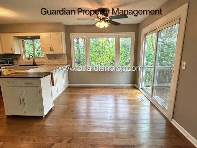 Building Photo - Eden Prairie Single Family Home, Fenced Yard, 2 Car Garage, Dishwasher W/D