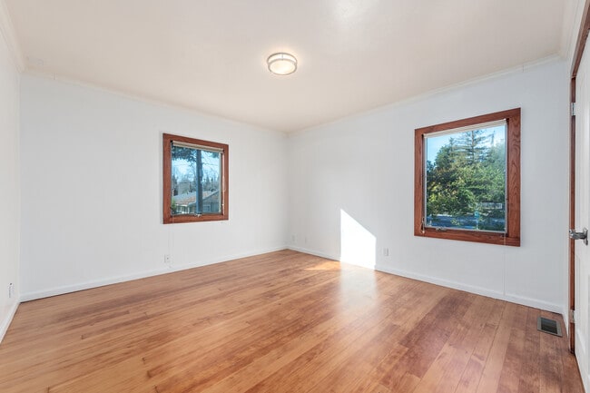 Sala de estar - 570 Okeefe St