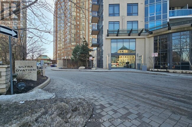 Building Photo - 330 Burnhamthorpe Rd W