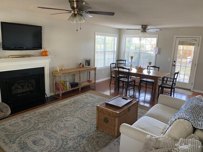 Foto del edificio - 1056 Wayfarer Ln