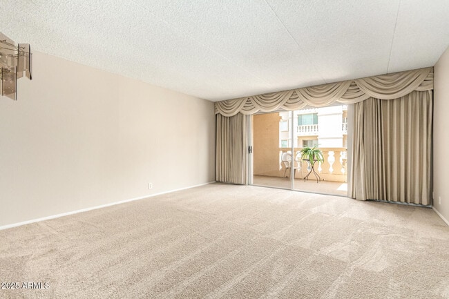 Foto del edificio - 7930 E Camelback Rd