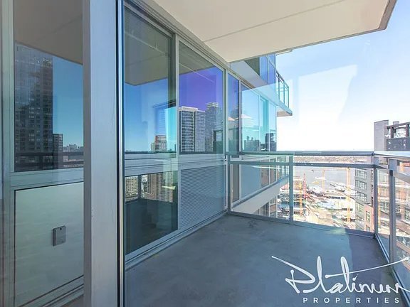 Foto del edificio - 505 W 37th St