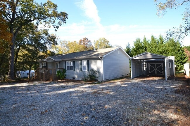 Building Photo - Great 3 Bedroom 2 Bath rental in a wonderf...