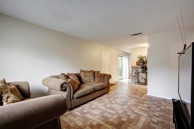 Building Photo - 1740 Rutland Dr