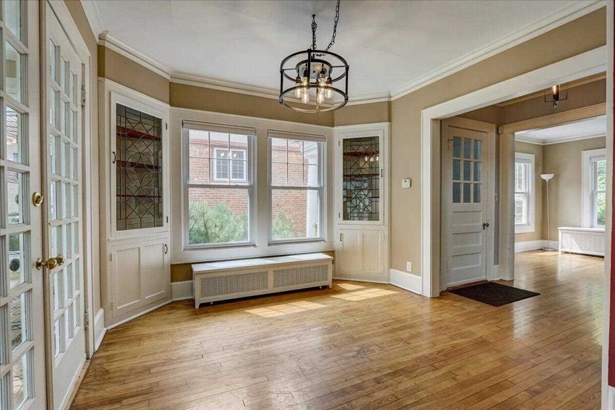Primary Photo - Georgeous 4 Bedroom East Side Single Famil...