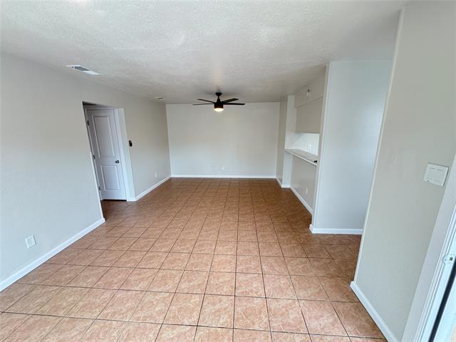 Foto principal - 3900 Camelot St