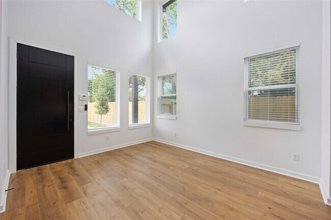 Foto del edificio - 7315 Eisenhower Rd