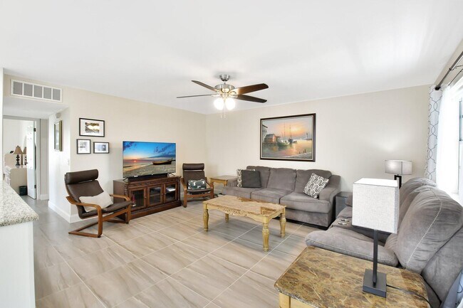 Foto del edificio - 413 Normandy Ln