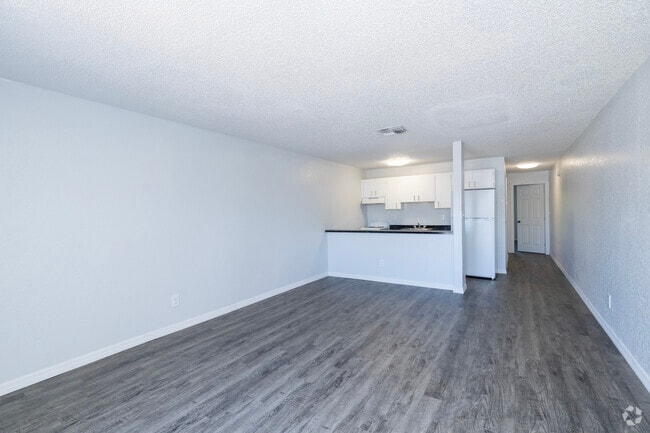 1BR, 1BA - 600SF - Living Room - Springwood Villas