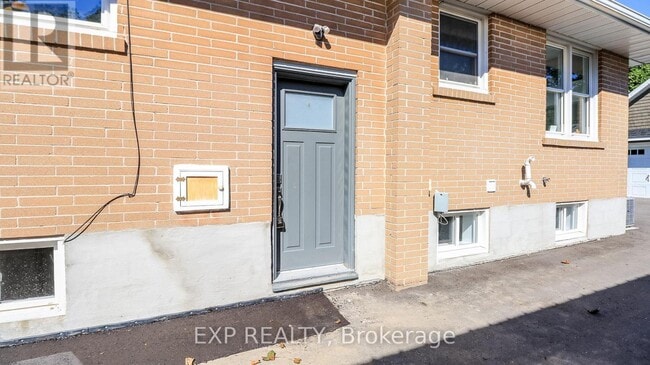 Building Photo - 258 Napier St