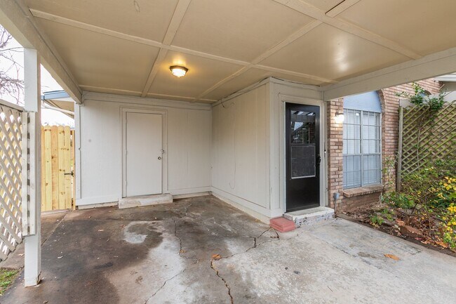 Foto del edificio - 2 Bed | 1.5 Bath East Tulsa with Spacious Back yard!