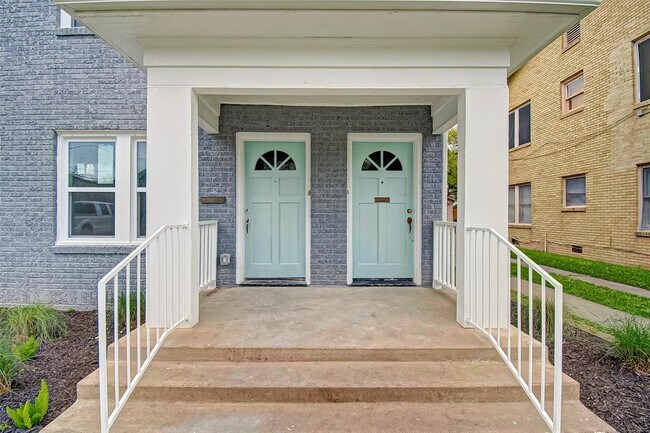 Building Photo - 2420 Huldy St
