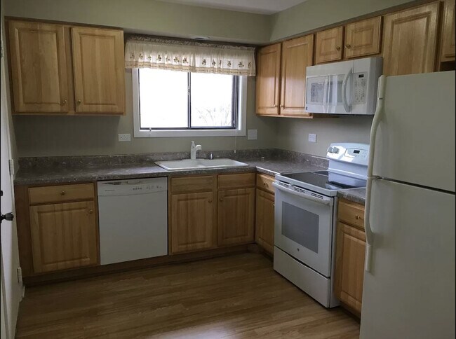 Foto del edificio - 631 N Briar Hill Ln