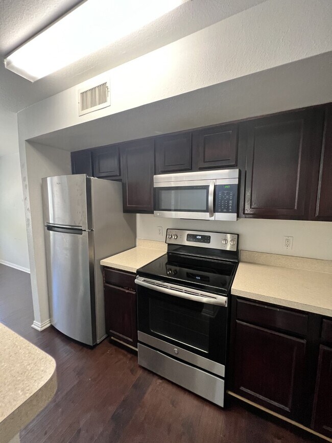 Foto del edificio - 9817 Walnut St