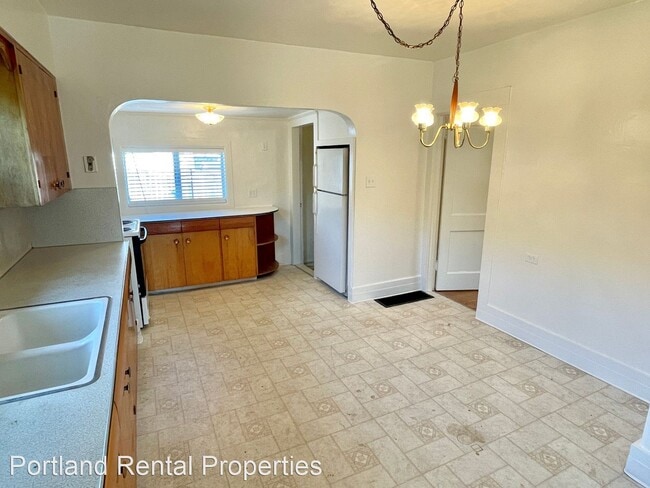 Building Photo - 2 br, 1 bath House - 1635 SE Hickory St.