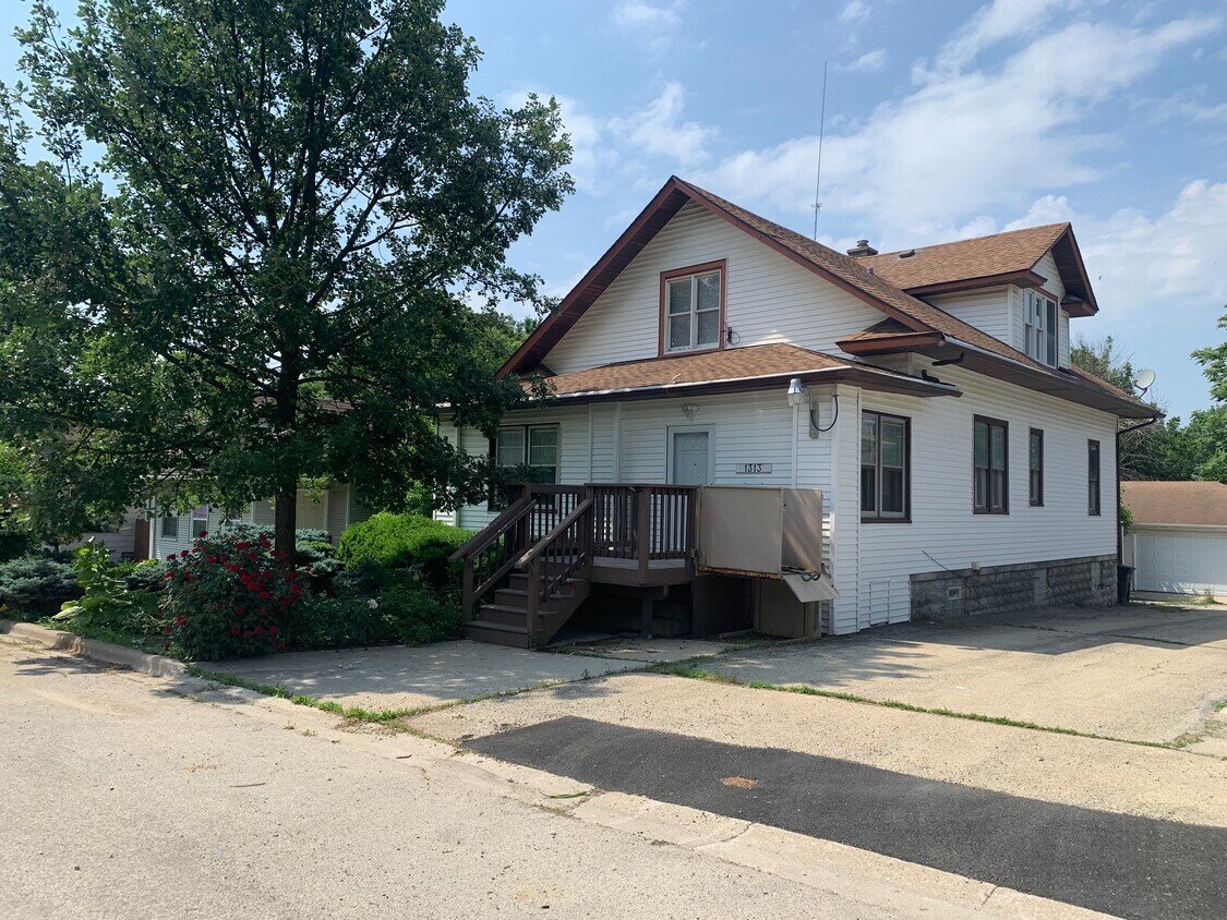 Primary Photo - 1313 Ridgewood Ave