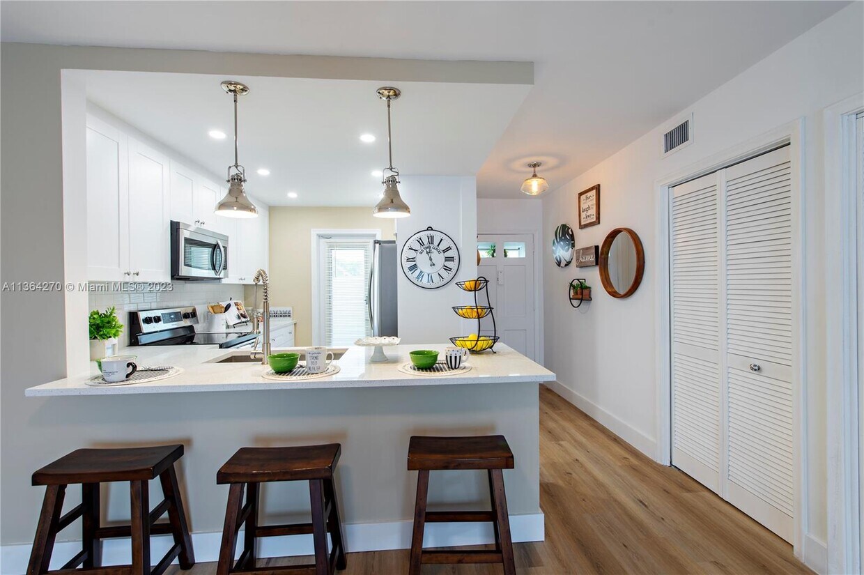 Foto principal - 1100 Pine Dr