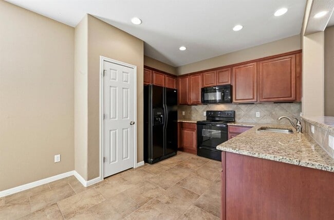 Building Photo - 5517 Bradford Pear Ln