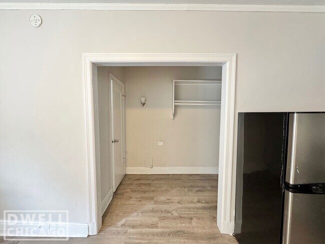 Foto del edificio - 2722 N Kimball Ave