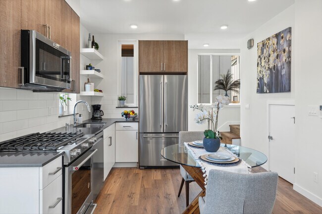 Building Photo - 4626 S Orchard St