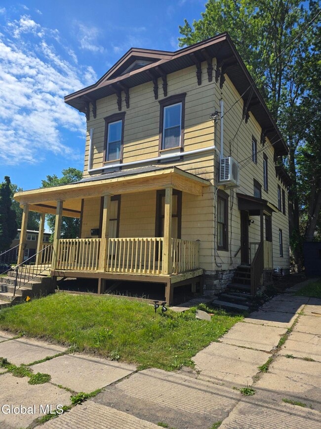 Building Photo - 100 Division St
