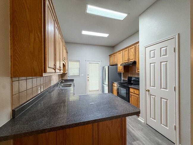 Building Photo - 3020 Pine Valley Dr