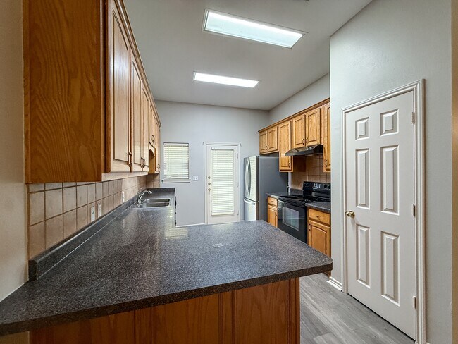 Foto del edificio - 3020 Pine Valley Dr