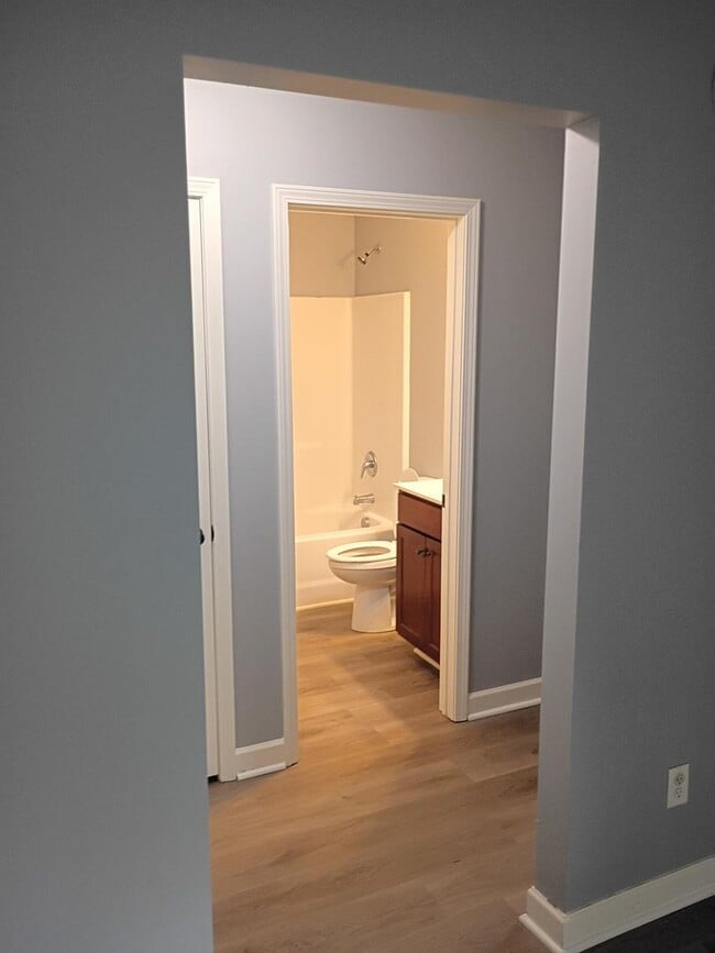 Building Photo - Beautiful Three Bedroom, Two Bathroom Sing...