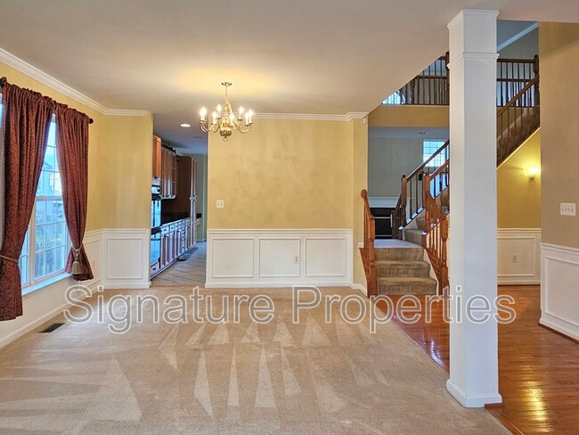 Building Photo - 9703 Inkwood Dr