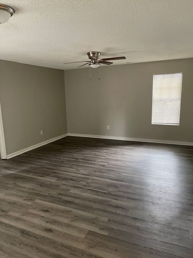 Building Photo - For lease 5 bedrooms at an affordable rate of $1,100.00