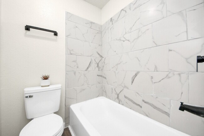 Building Photo - Huntington Place