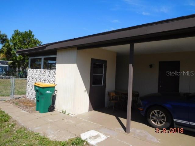 Foto del edificio - 22236 Montrose Ave