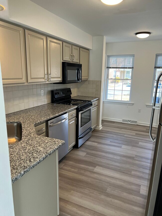 Foto del edificio - 4004 Bradford Cir