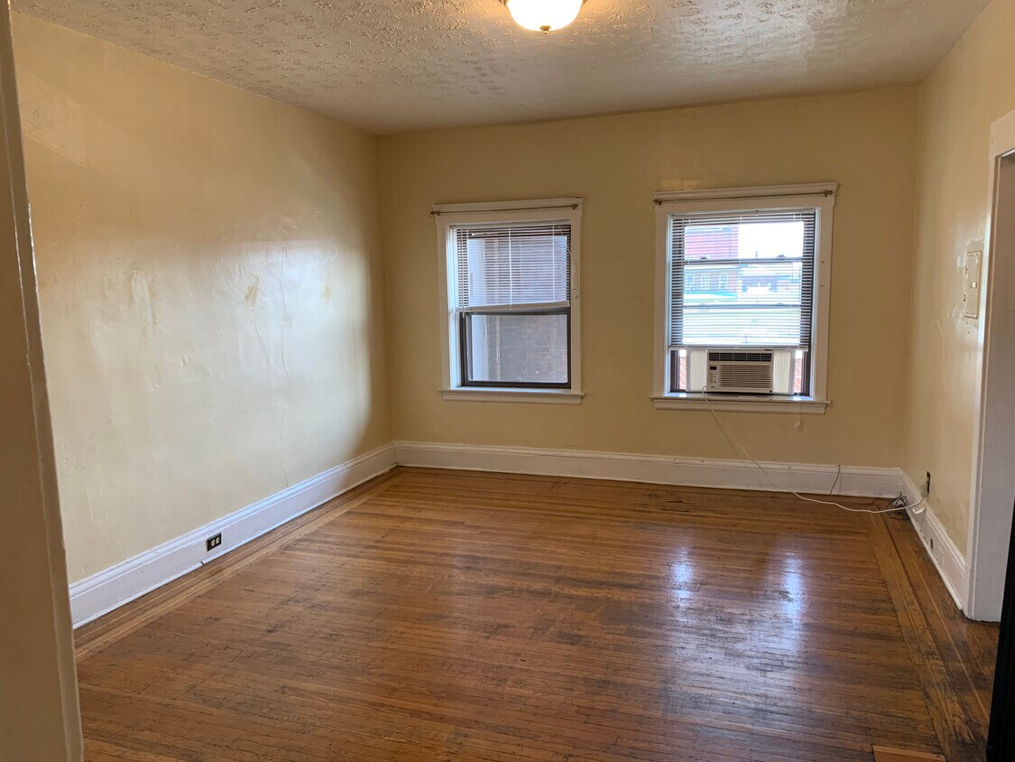Primary Photo - 3206 Prospect Ave E