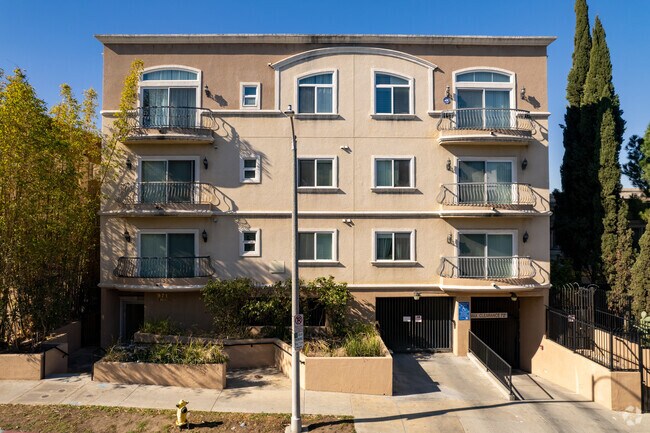 Building Photo - 971 S St Andrews Pl