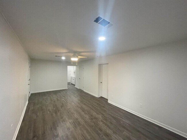 Foto del edificio - 4967 Kimball Ave