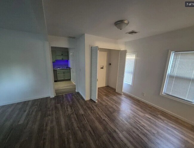 Foto del edificio - 240 Springfield St