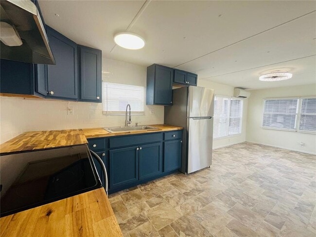 Building Photo - 550 Woodpecker Pike