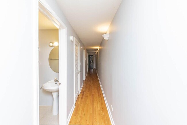Building Photo - 2 bedroom in Chicago IL 60612