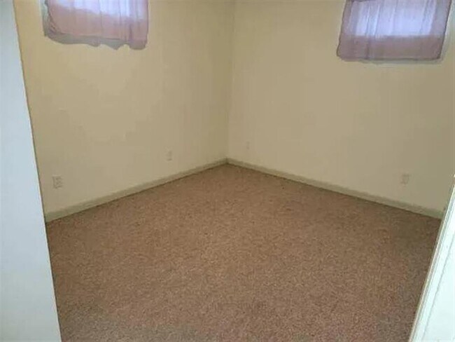 Building Photo - Springs Sweet Home F11