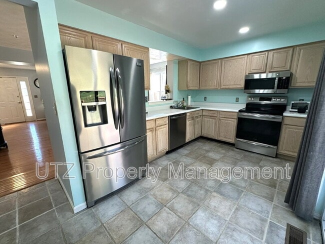 Building Photo - 850 Medinah Cir